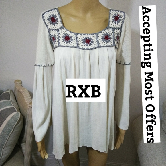 RXB Tops - RXB, Sweater Tunic with crocheted Top Sz M